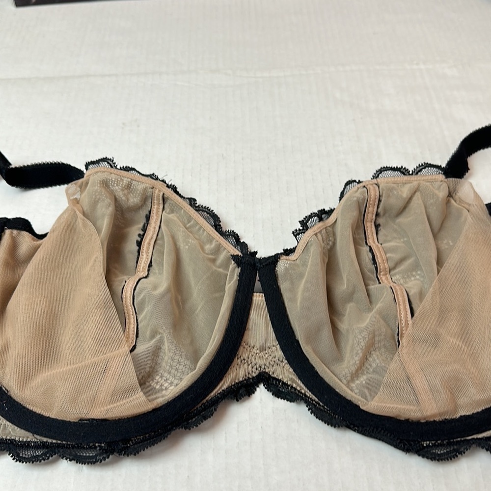 Wacoal black lace bra with adjustable straps - Picture 2 of 8